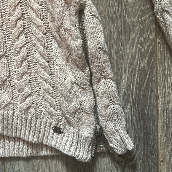 XL - AE - Cable Knit Sweater - Picture 2 of 4